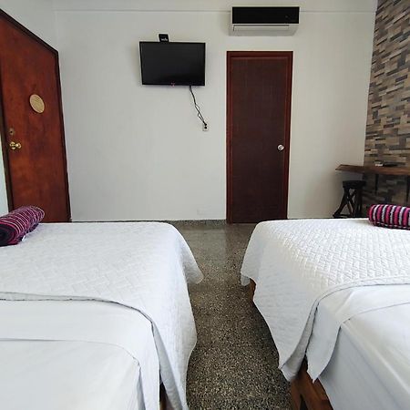 La Zona Hostel San Salvador Luaran gambar