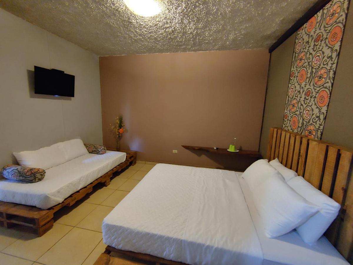La Zona Hostel San Salvador Luaran gambar
